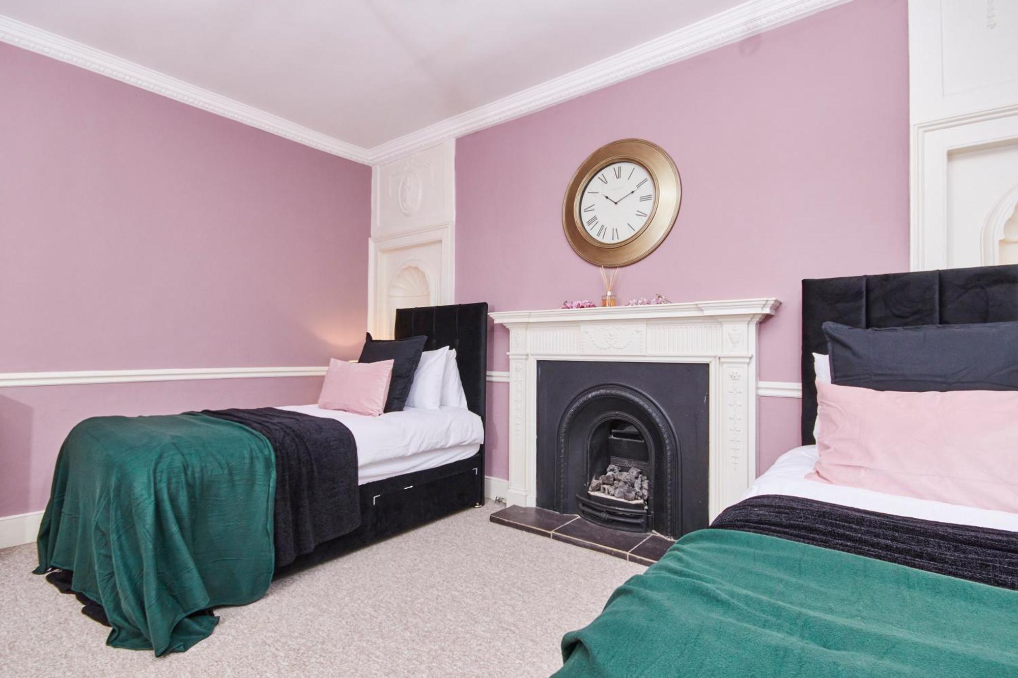Beautiful 2Bedroom 4 Actual Beds House With Wifi By Purestay Bath Bagian luar foto